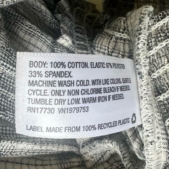 Universal Thread Milkmaid Top Medium Puff Sleeve Gray Woven Smocked Plaid New - Picture 10 of 11